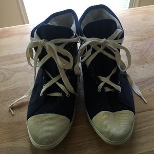 Navy converse-like high-top sneakers